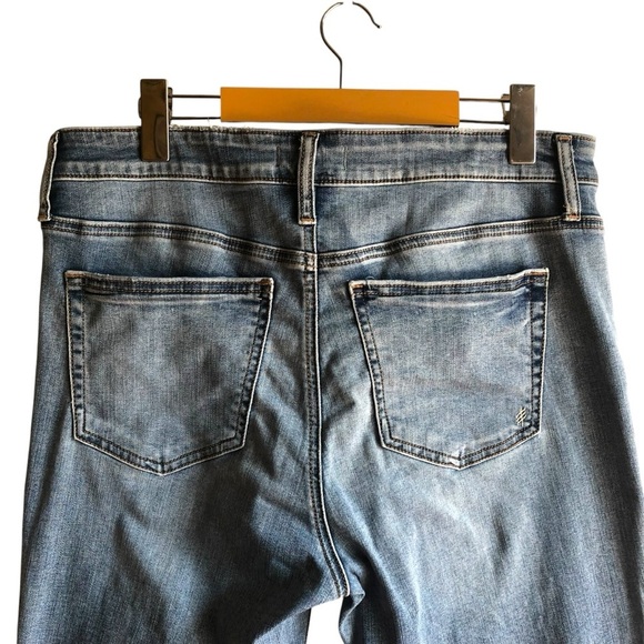 Silver Jeans Beau Girlfriend Fit Jeans Size 30 Light Wash Distressed - Picture 13 of 14